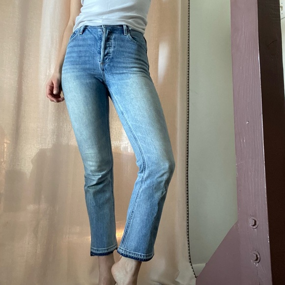 Aritzia Denim Forum - Bailey Cropped Flare - 23 - Picture 1 of 15